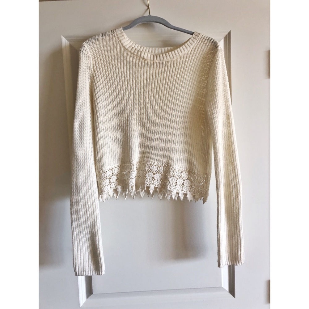 Cropped sweater perfect for spring! 🌸